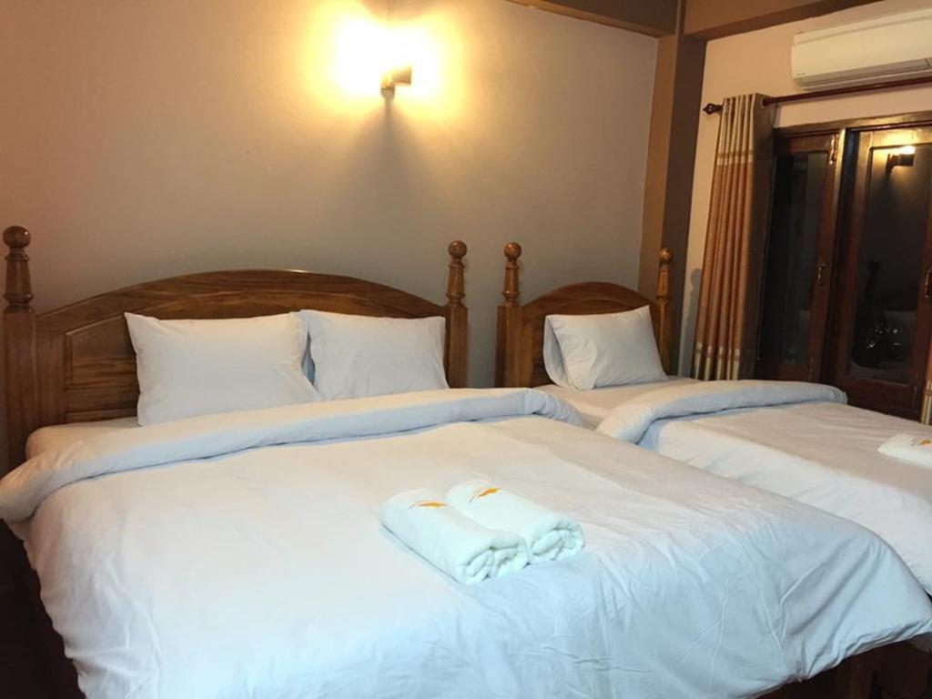 Happy River View Hotel Vang Vieng Dış mekan fotoğraf