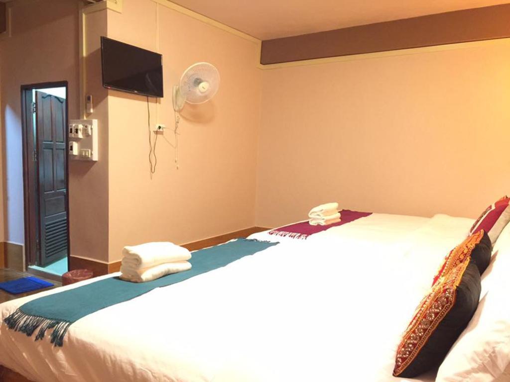 Happy River View Hotel Vang Vieng Dış mekan fotoğraf