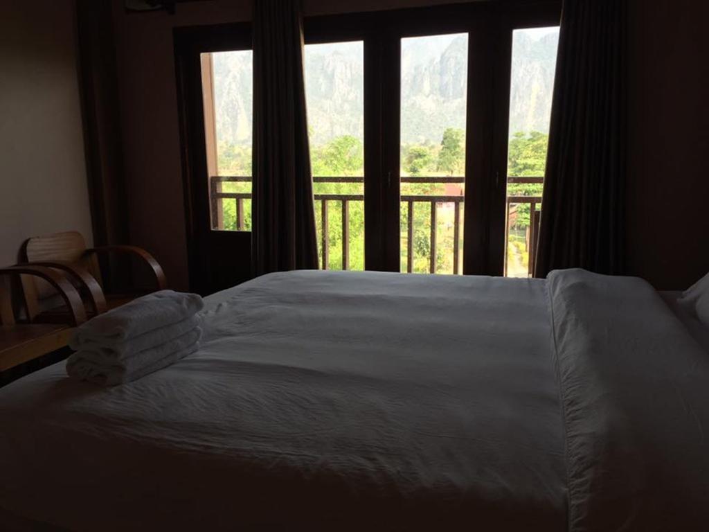 Happy River View Hotel Vang Vieng Dış mekan fotoğraf