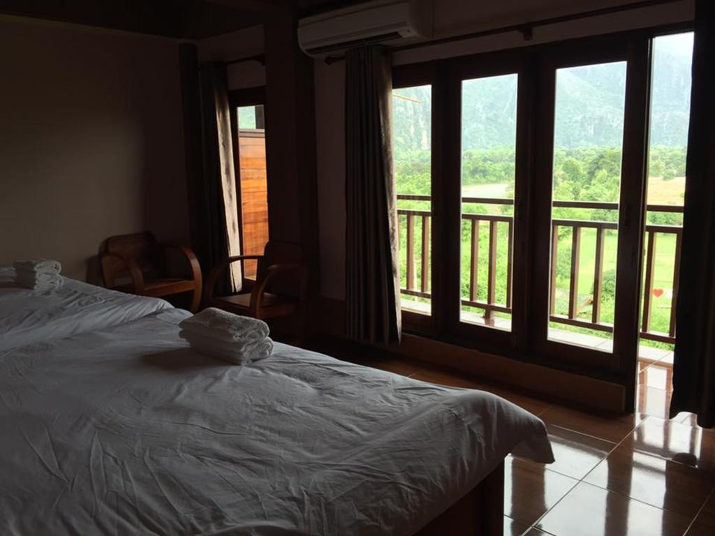 Happy River View Hotel Vang Vieng Dış mekan fotoğraf