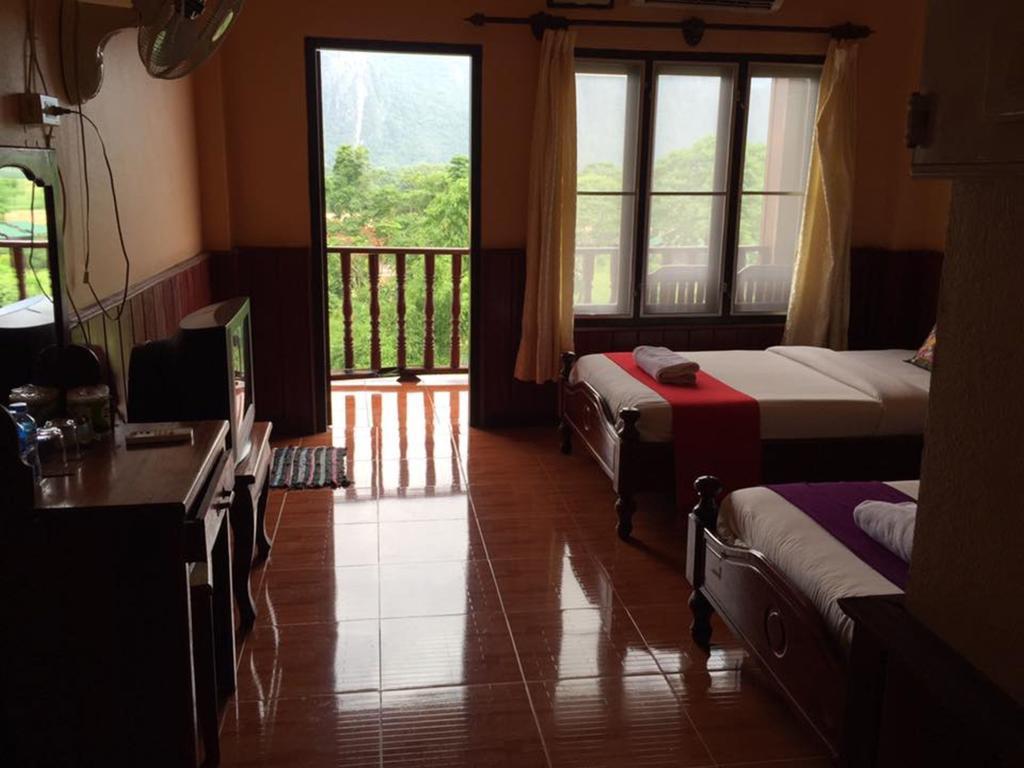 Happy River View Hotel Vang Vieng Dış mekan fotoğraf