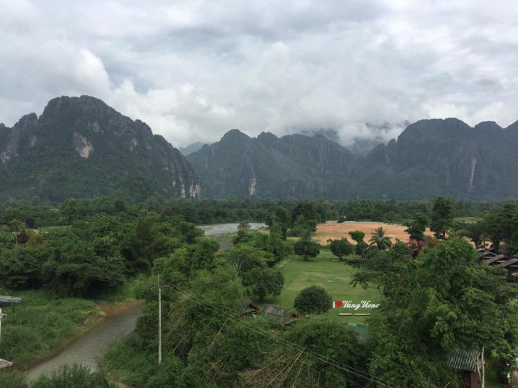 Happy River View Hotel Vang Vieng Dış mekan fotoğraf