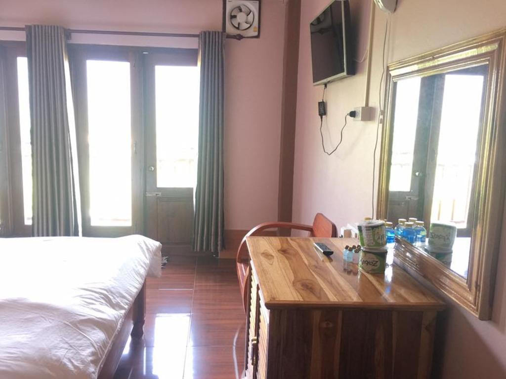 Happy River View Hotel Vang Vieng Dış mekan fotoğraf